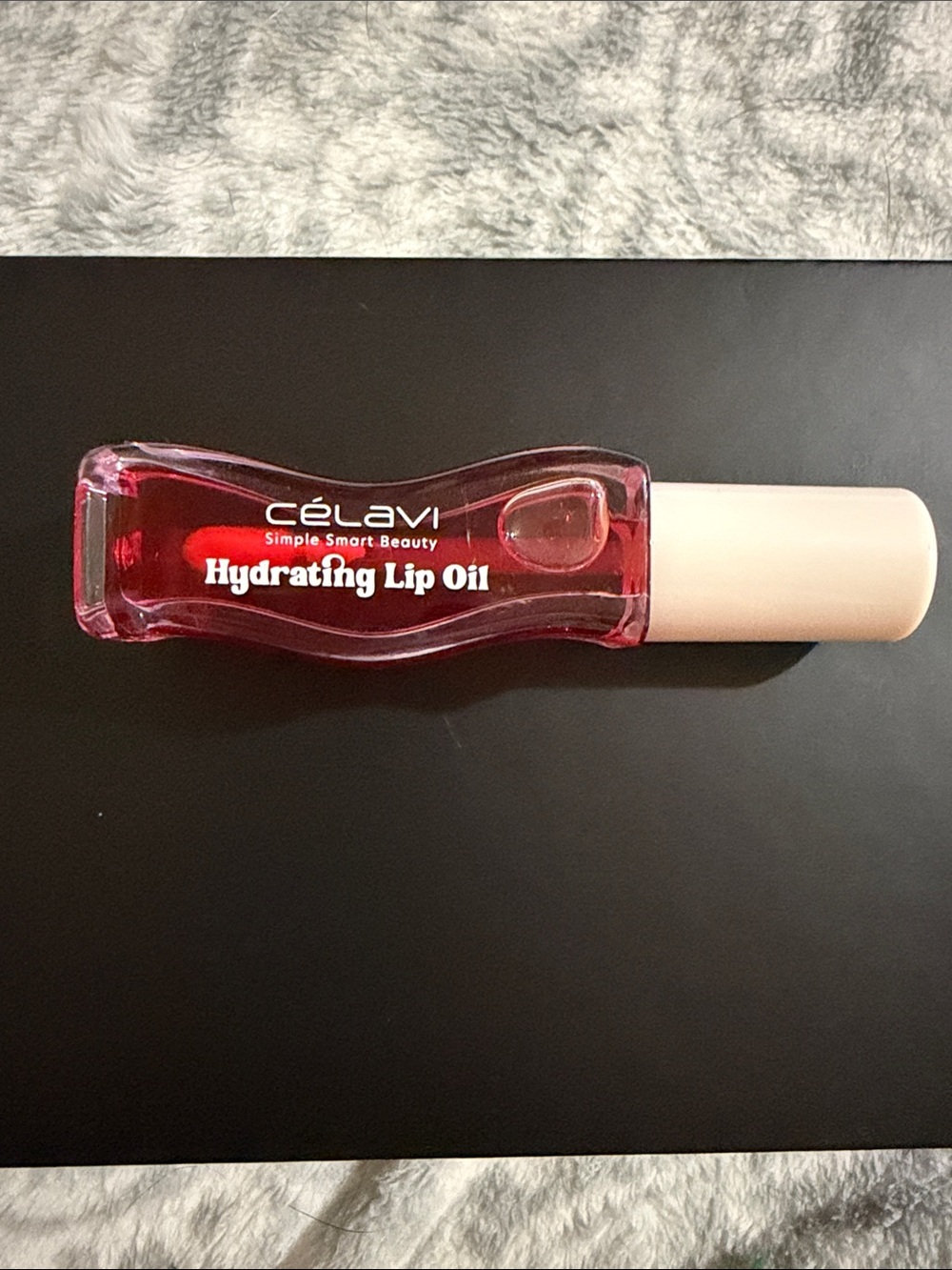 3/$15 🌸 Célavi Hydrating Lip Oil — Red - Picture 1 of 1